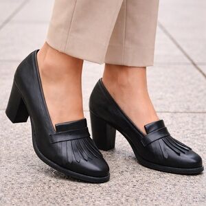 Wishbone Black Leather Heeled Loafers Size 9 Fringe Block Heel Classic Chic